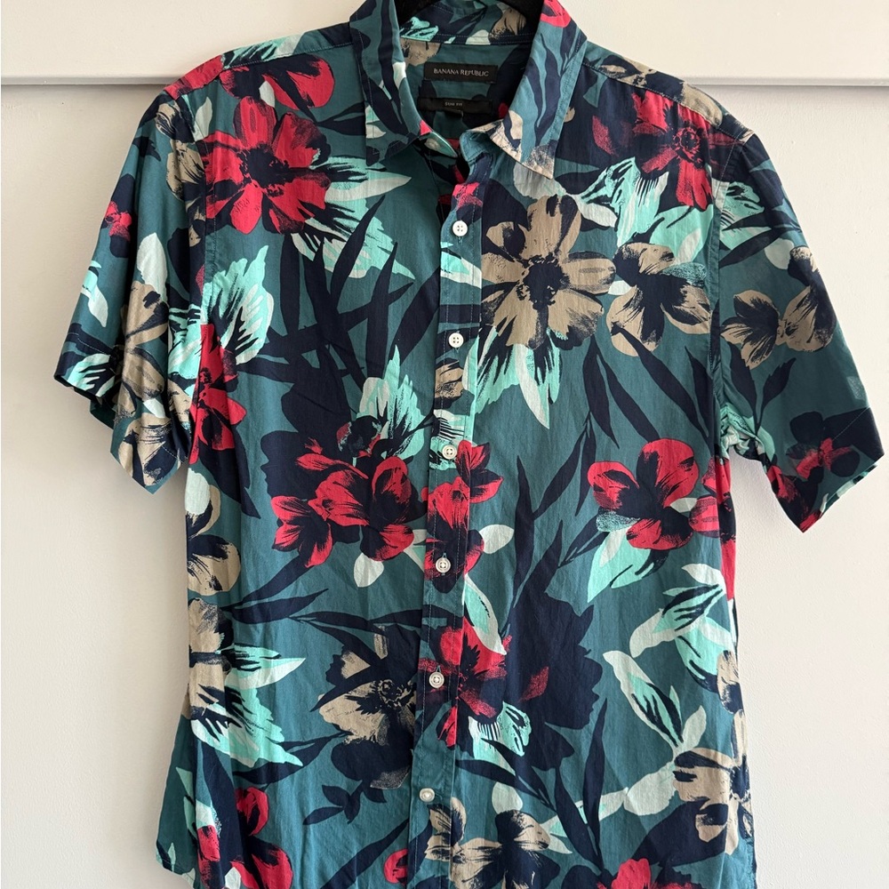 Banana Republic Green and Red Floral Short Sleeve Shirt